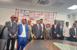 Culture | 20 ans d’existence de l’Intelligent d’Abidjan : Bruno Koné félicite Alafé Wakili pour son savoir-faire