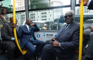 Société / Le Premier Ministre Robert Beugré Mambé a procédé ce mardi 08 Juillet 2025 à la remise officielle de 200 autobus neufs à la SOTRA