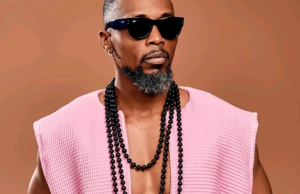 Showbiz / Serge Beynaud : « Kedjé, devant la nation ivoirienne, je me mets à genou, je te demande pardon »
