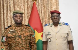 Burkina : Le nouveau chef d’état-major de la gendarmerie nationale au garde-à-vous devant ses autorités de tutelle