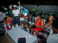 People/ Himra arrose son anniversaire à Assinie